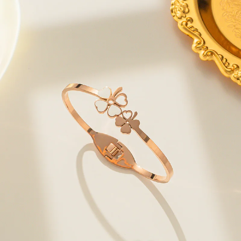 145 Lucky Clover Bracelet Rose Gold