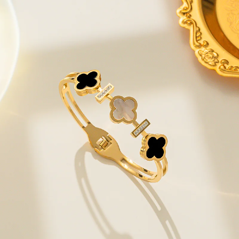 129 Clover Bracelet Gold