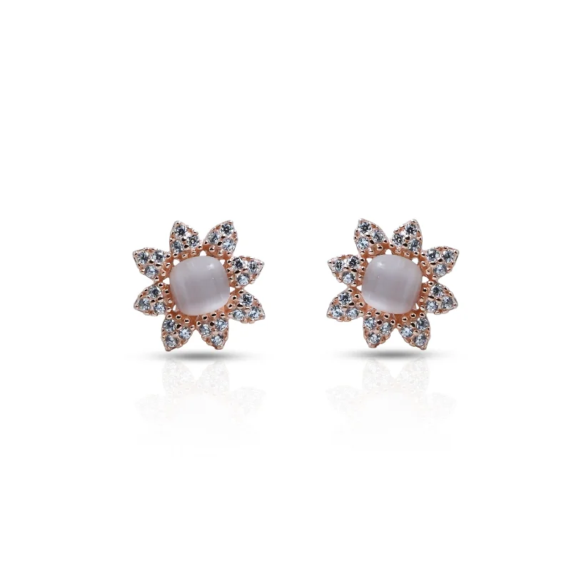 women’s colorful drop earrings-Center Pearl Flower Design Silver Stud Earrings