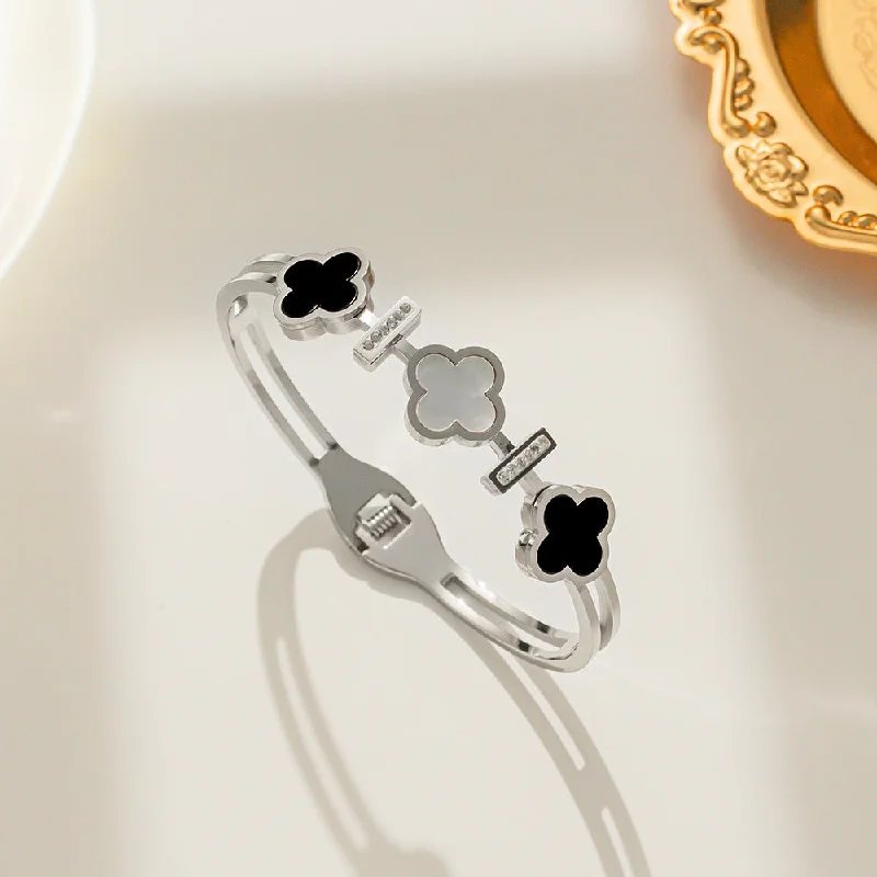 129 Clover Bracelet Silver