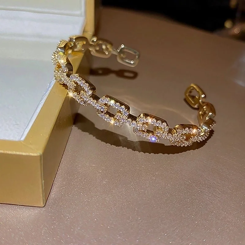 9 Open-Ended Bracelet-Golden Chain.