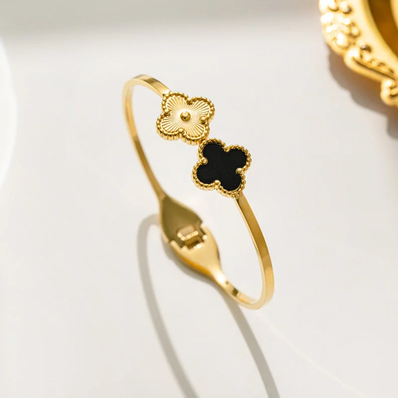 158 Golden Clover Black Shell Laser Bracelet