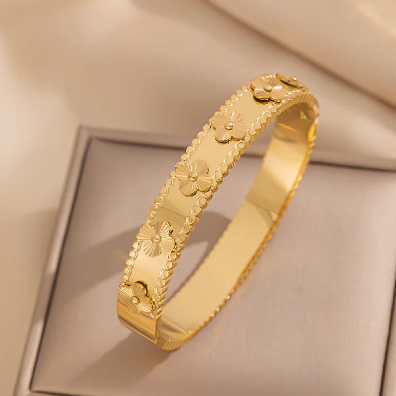 185 Laser Clover Bracelet Gold