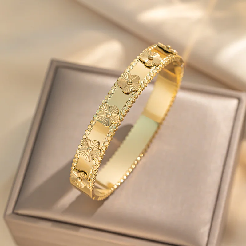 187 Laser Five Flower Bracelet Gold