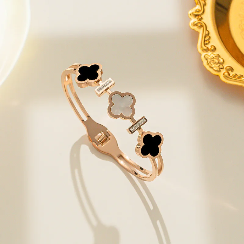 129 Clover Bracelet Rose Gold