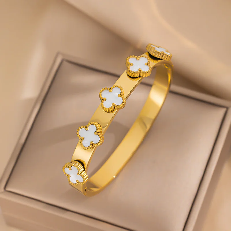 182 Gold White Clover Bracelet