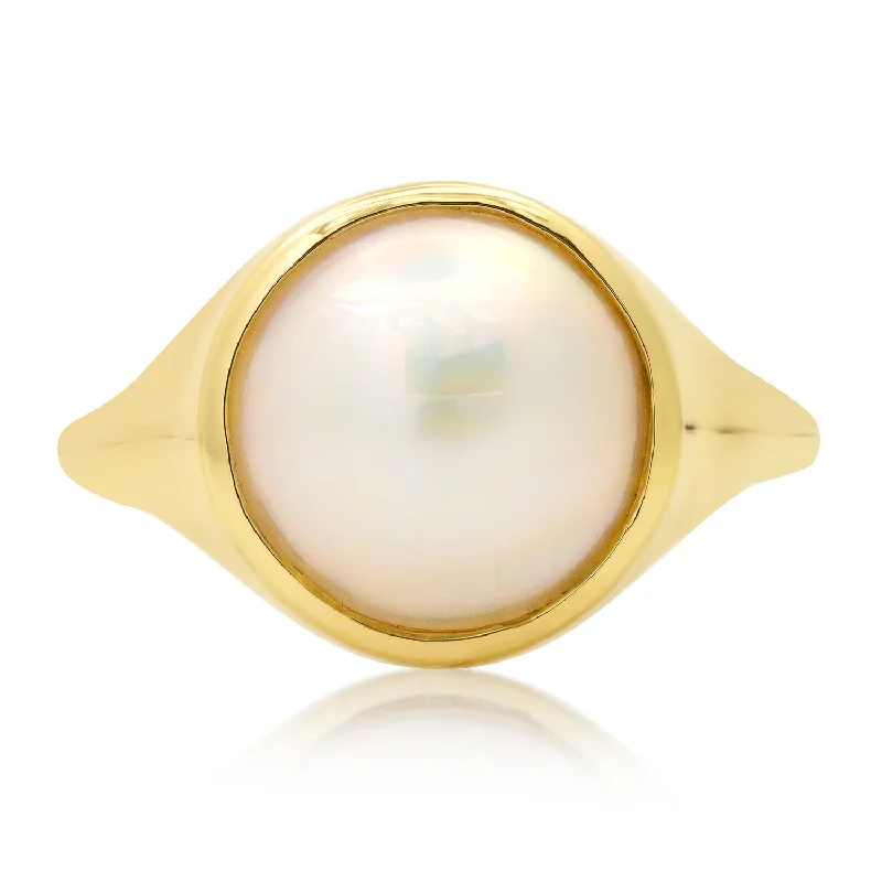 women’s diamond rings-White Pearl Signet Ring