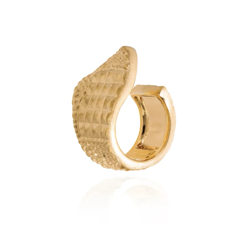 women’s high-quality rings-Wavy Brushed Crocodile Mouvante Ring